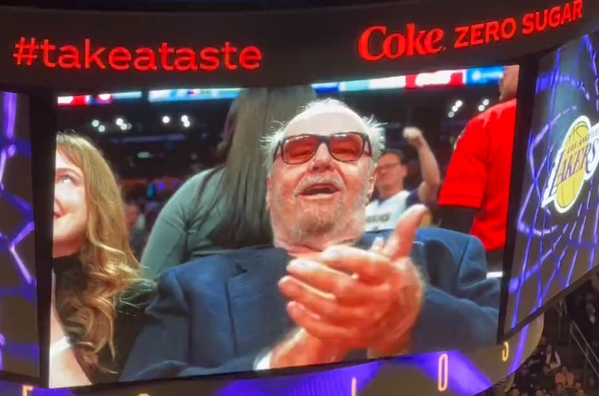 Jack Nicholson két év után újra elment egy kosármeccsre, imádták az arénában