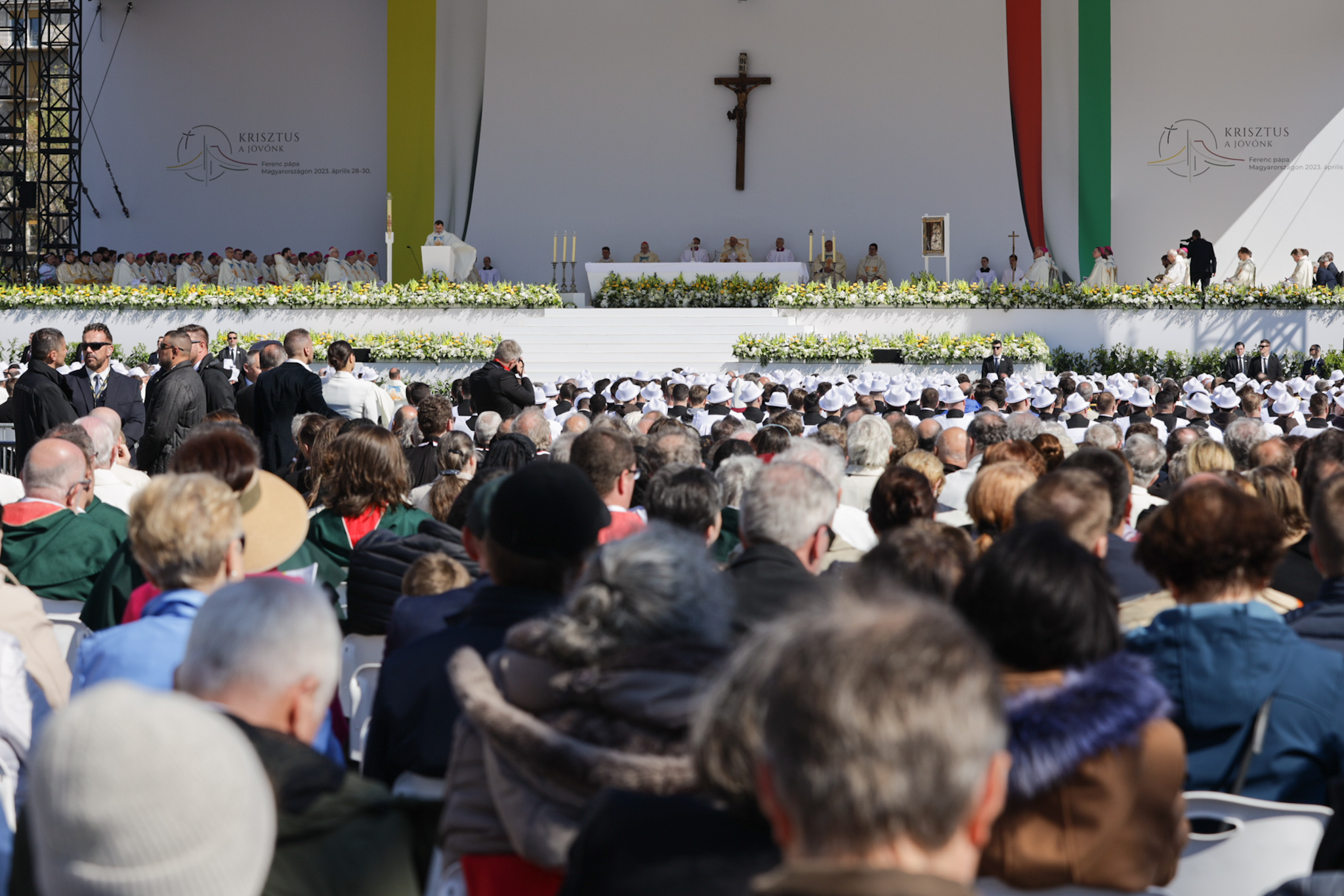 Elveszett egy kislány, miközben a pápa a szentmisét celebrálta a Kossuth téren