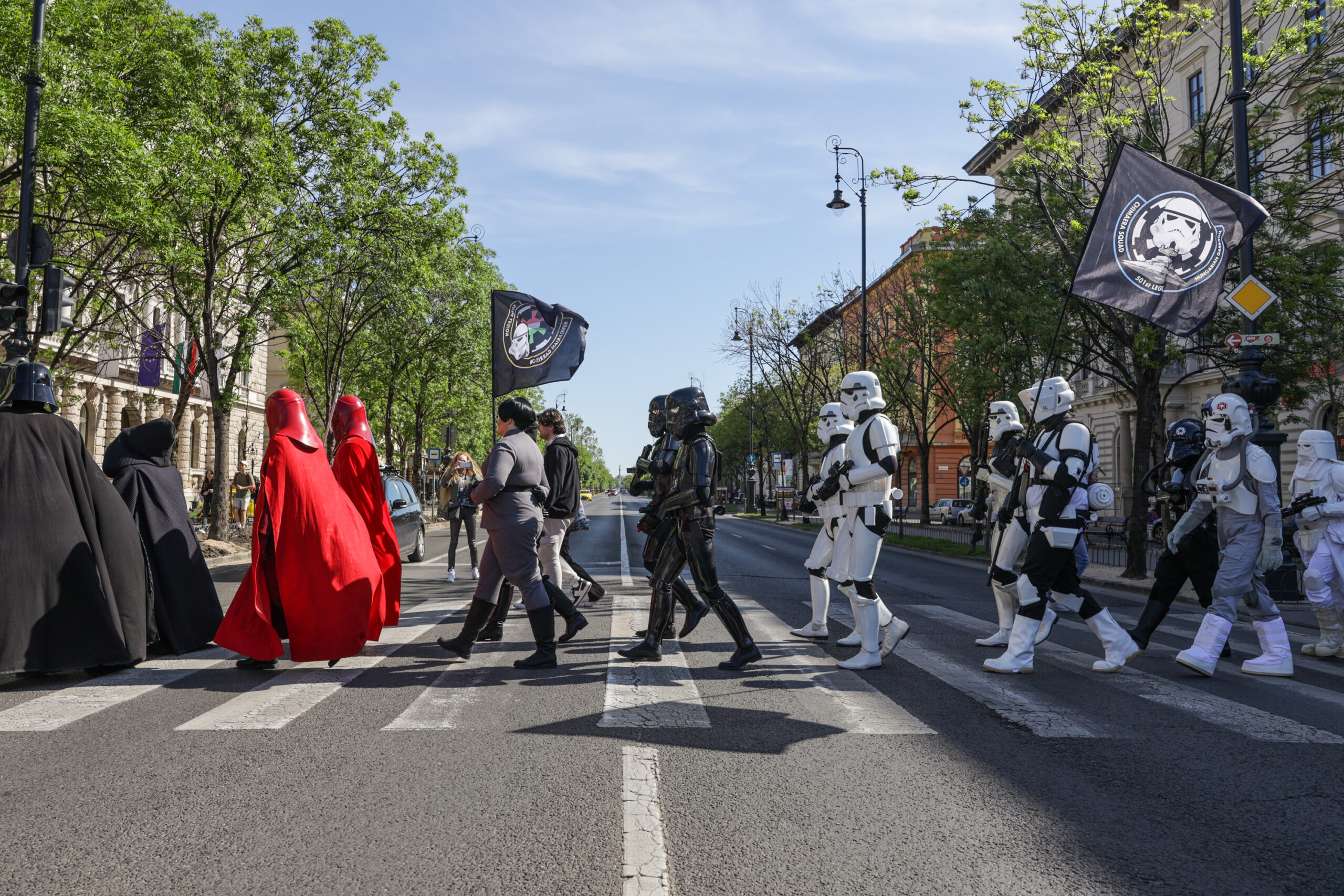 Az erő velük volt – Star Wars-jelmezekben masíroztak Budapest utcáin az 501-es légió rendezvényén