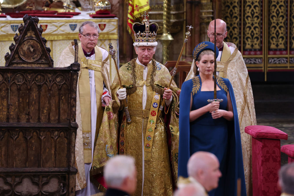 Felkerült III. Károly fejére a korona és elhangzott: Isten óvja a királyt!