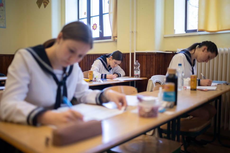 Hamisak voltak a tegnap este terjedő esszétémák, az ókori Róma egy uralkodója vagy a második világháború egy jelentős helyszíne a tétel