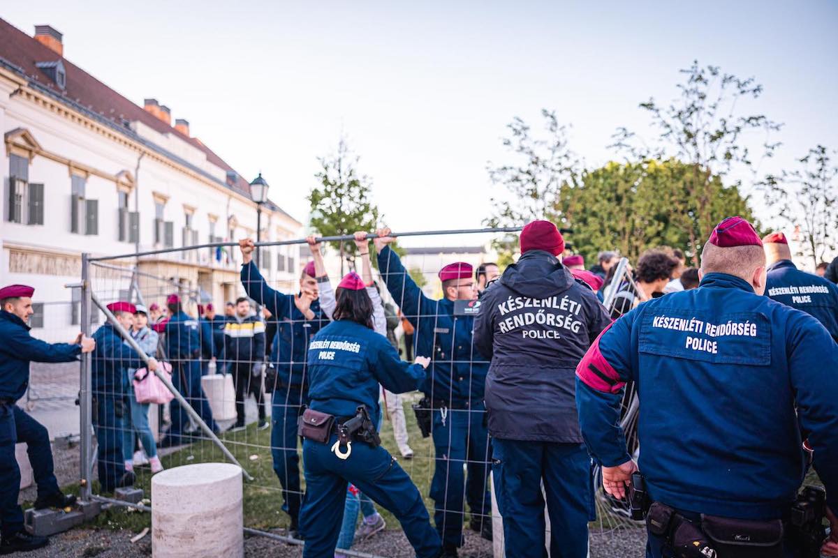 Hivatalos: nem egy építkezés miatt kellett a kordon a Karmelitánál