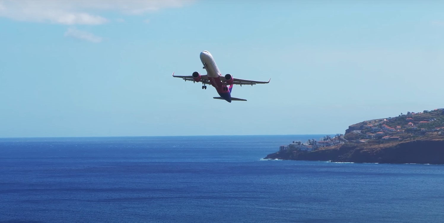 Hajmeresztő videón, ahogy elsőre nem tudott leszállni a WizzAir Budapestről érkező gépe Madeirán