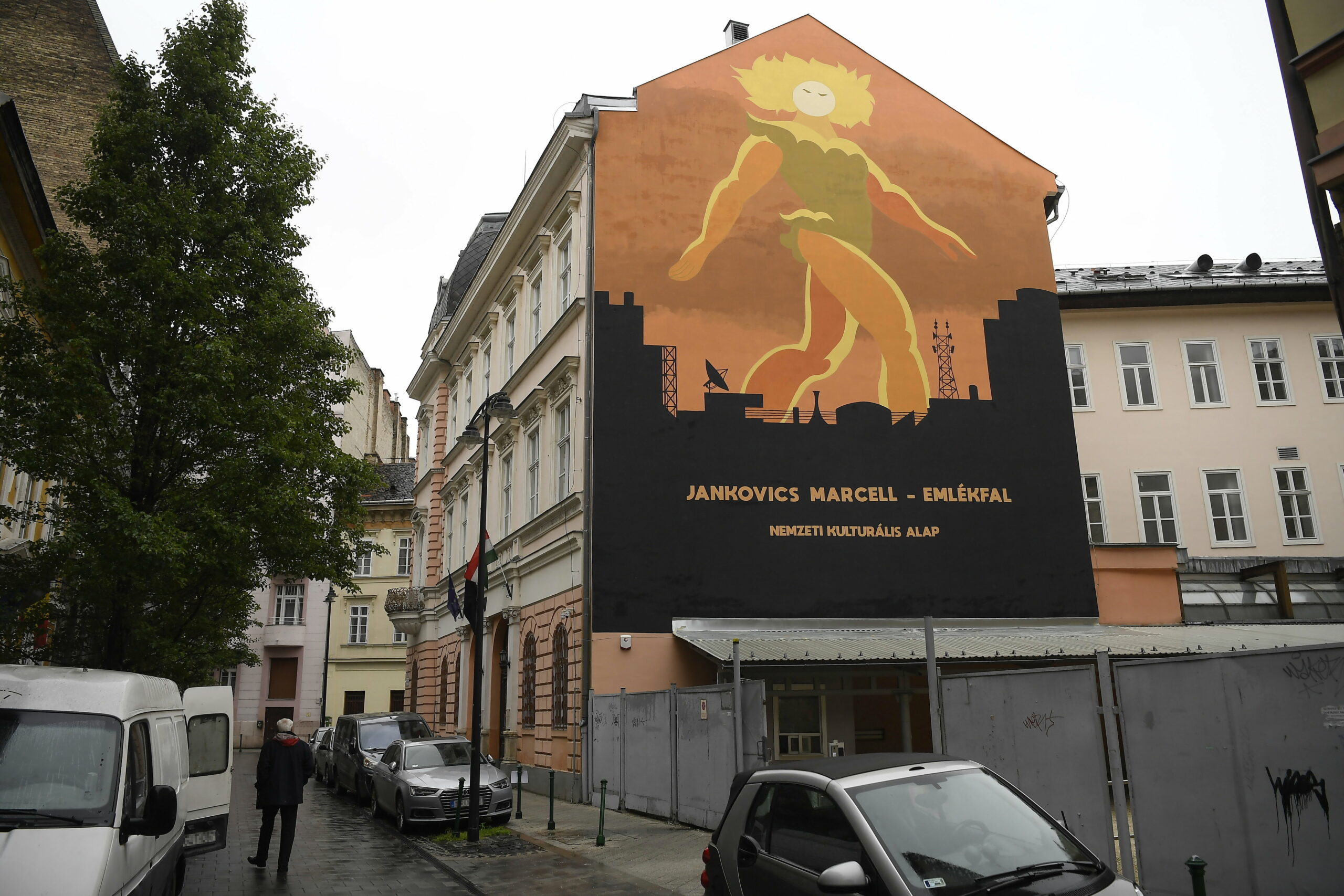 Jankovics Marcellnak állít emléket egy tűzfalfestmény az NKA székházán