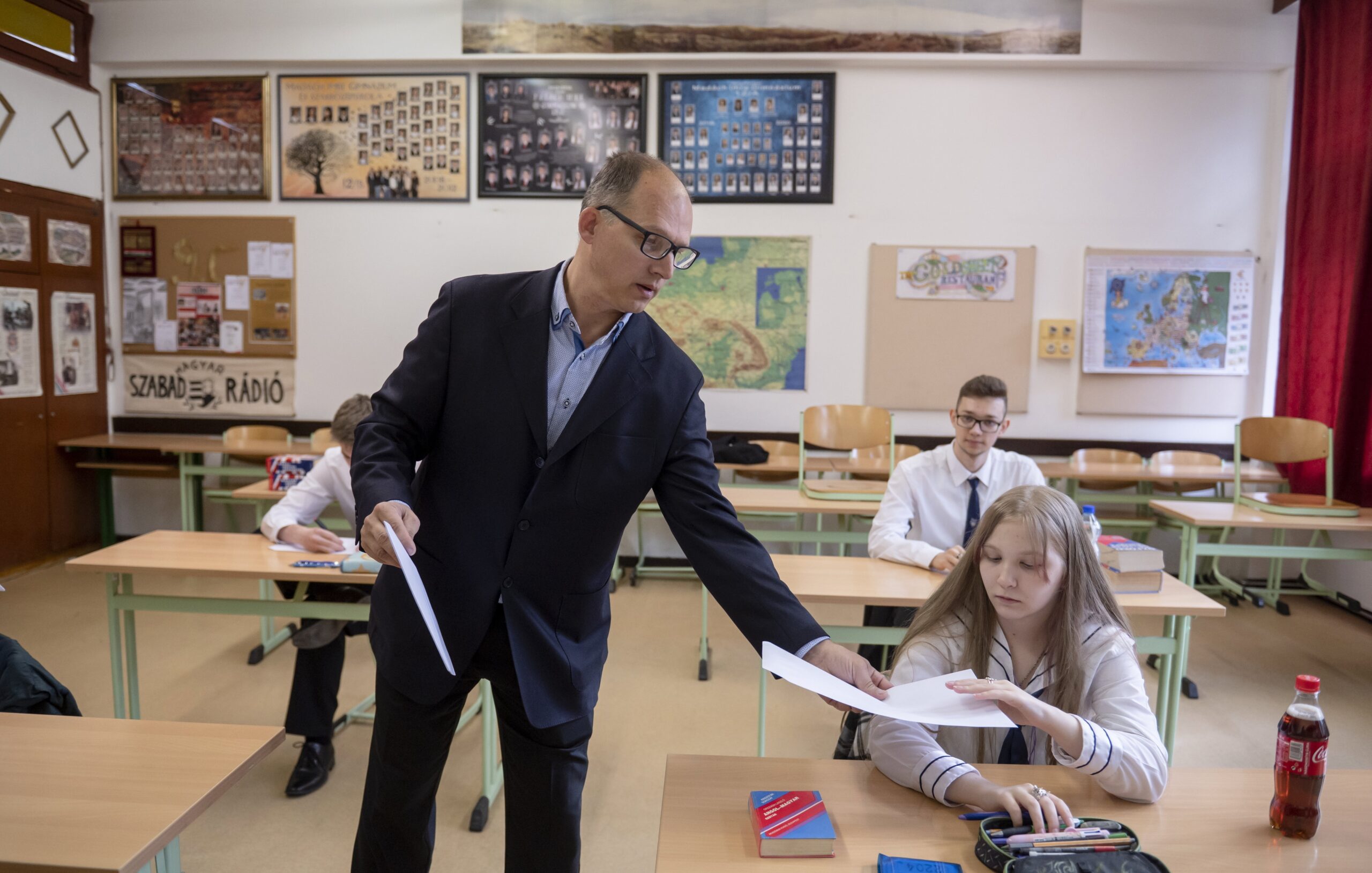 Egyetlen diák jelentkezett fizika-kémia szakos tanárnak, drámai a helyzet a többi tanárszakon is