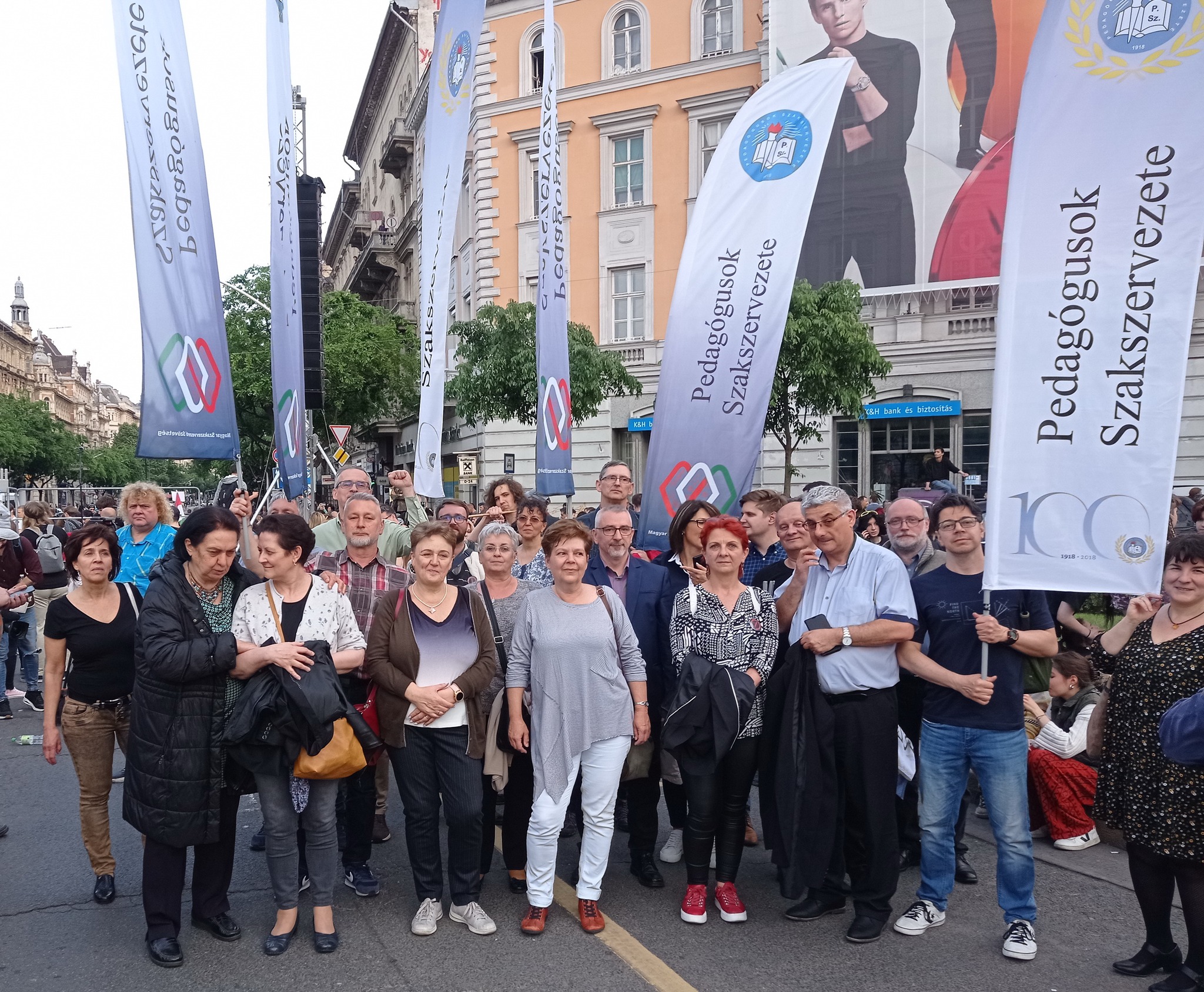 Fizetésemelés, sztrájkbizottság, átfogó reform – 11 pontban a Pedagógusok Szakszervezetének követelései