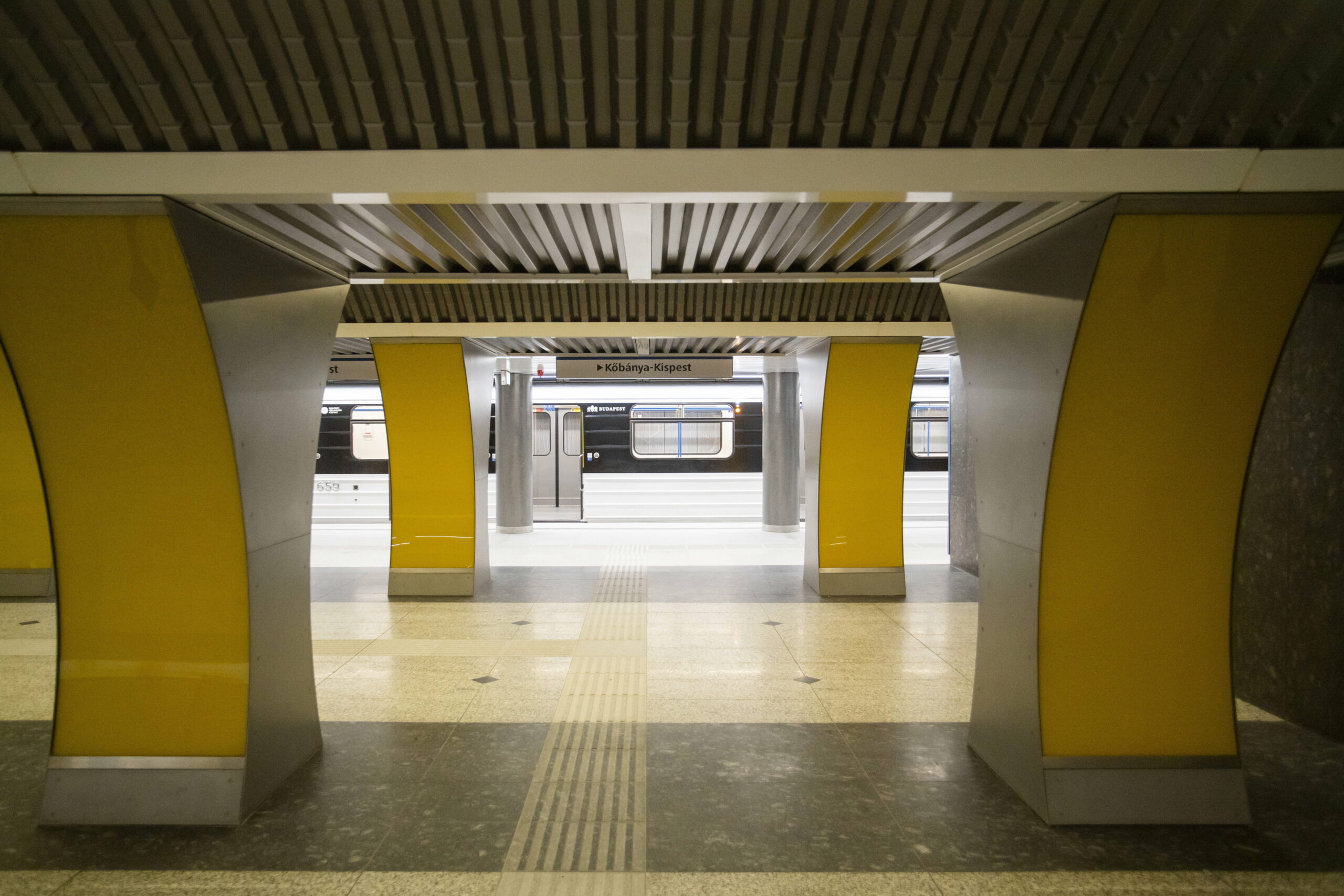 Hatalmas változás a budapesti közlekedésben – öt és fél év után búcsúzunk a metrópótlástól
