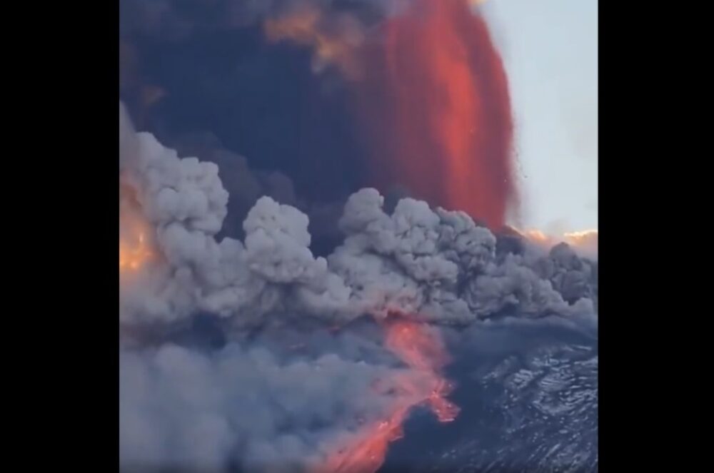 Ijesztően szép videók: kitört az Etna, hamu lepte be Cataniát, ezért leállították a város légi közlekedését
