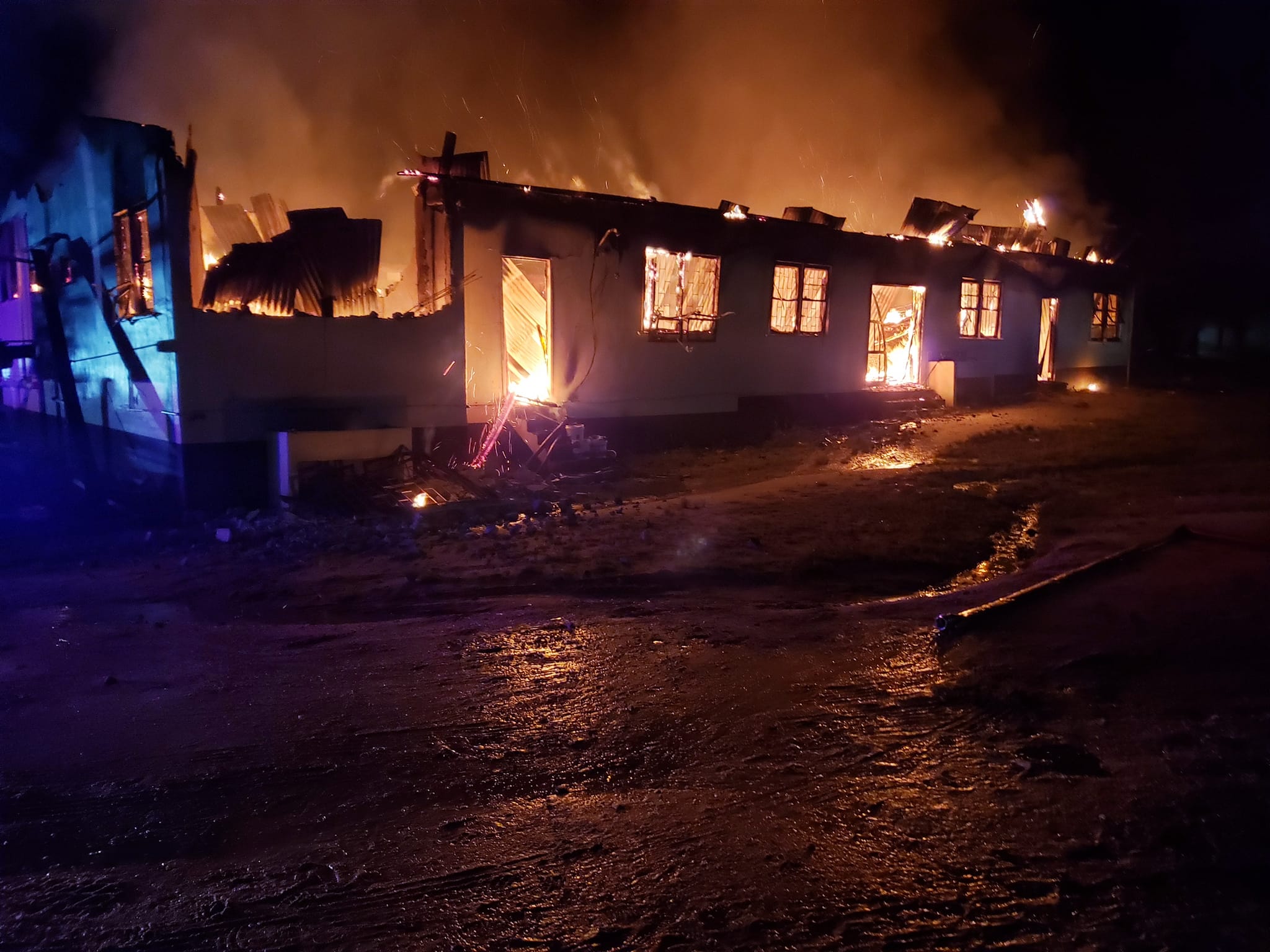 Tragédia: Legalább 20 gyermek meghalt egy kollégiumi tűzben Guyanában