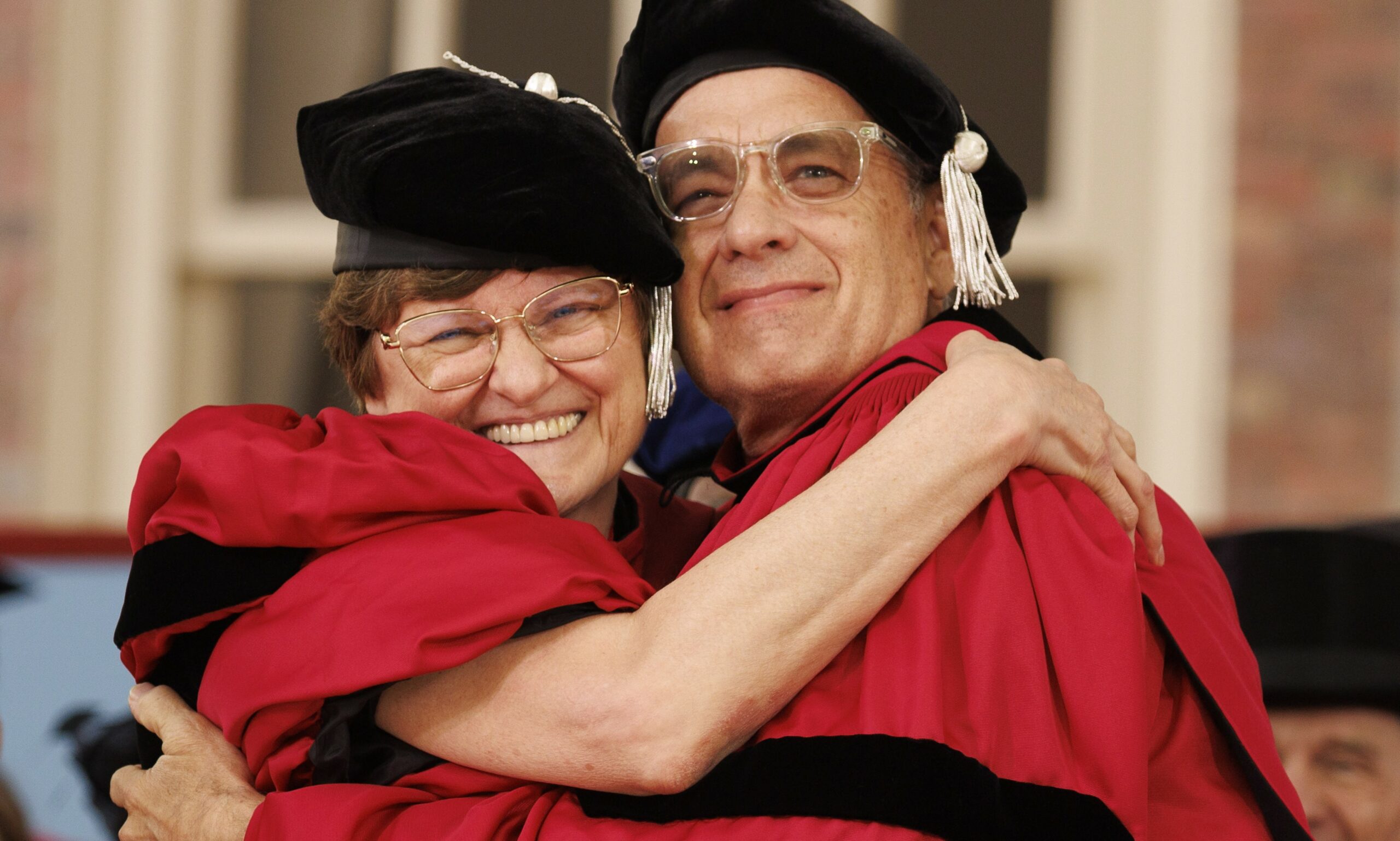 Karikó Katalin és Tom Hanks egyszerre lettek a Harvard díszdoktorai