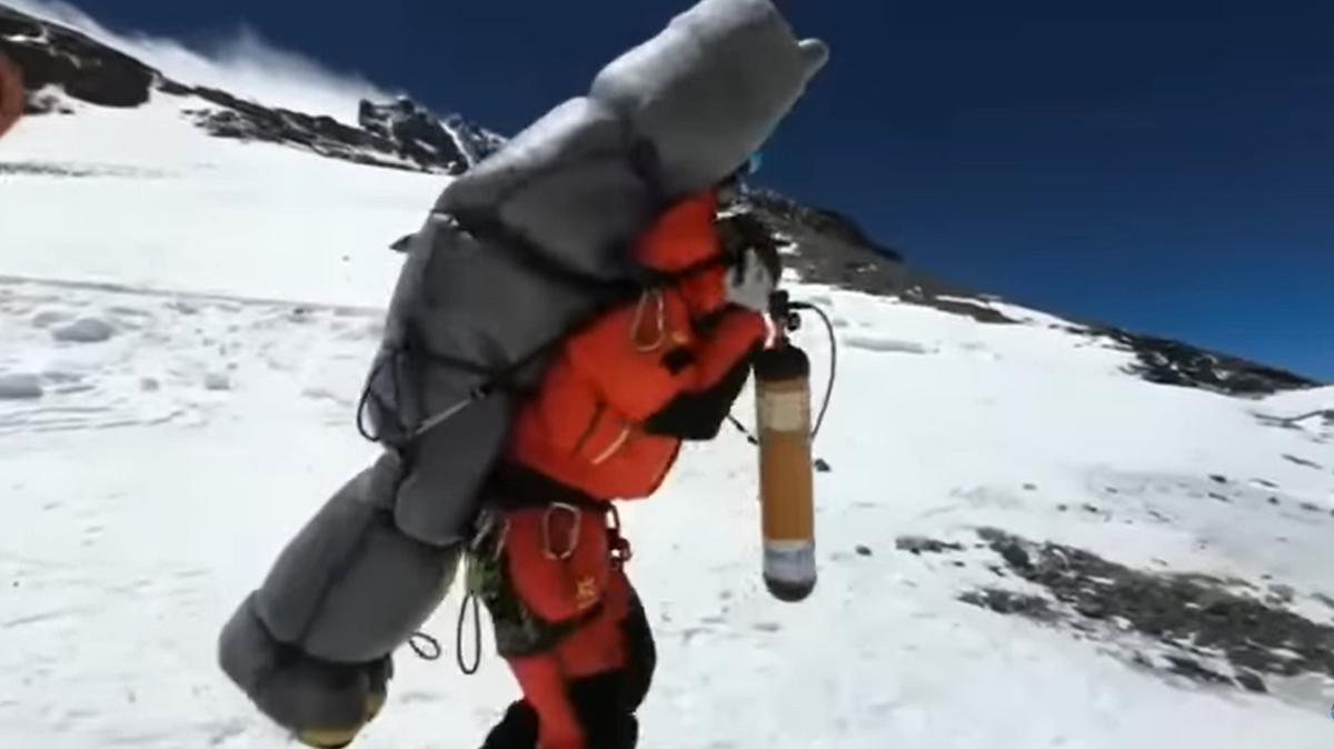 Saját hátán cipelt le a halálzónából egy hegymászót a Suhajda Szilárdért indult mentőcsapat serpája