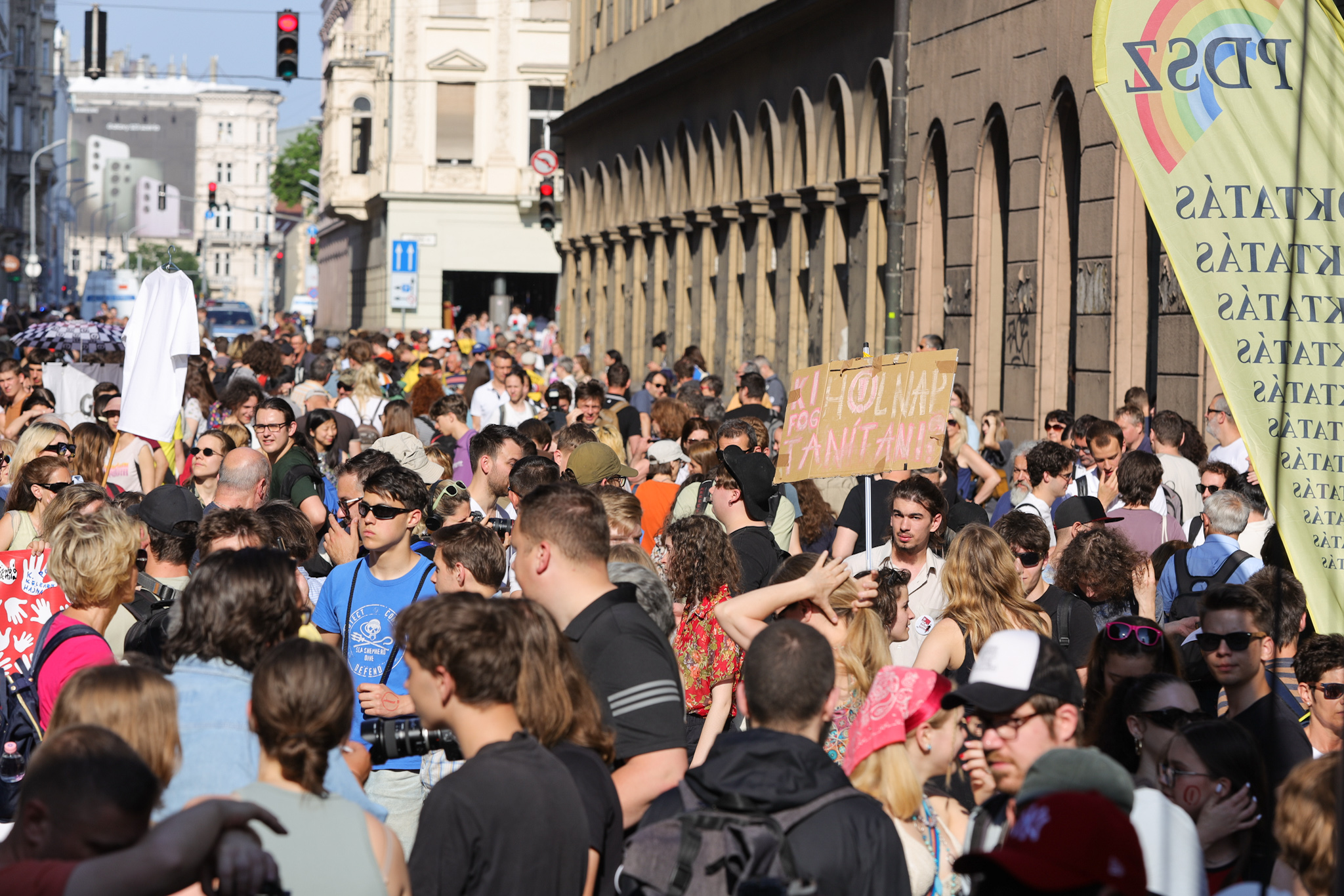 Újra a tanárokért tüntettek több városban is, de folytatják a tiltakozást