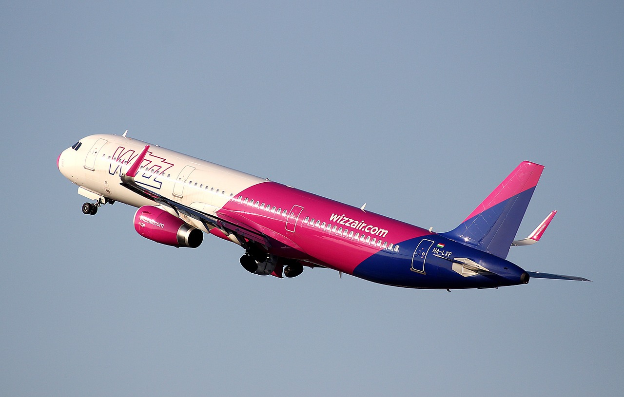 Balhé Ferihegyen: több jegyet adtak el a Wizz Air-járatra, mint ahányan felfértek, 4,5 órás késéssel indult el a gép