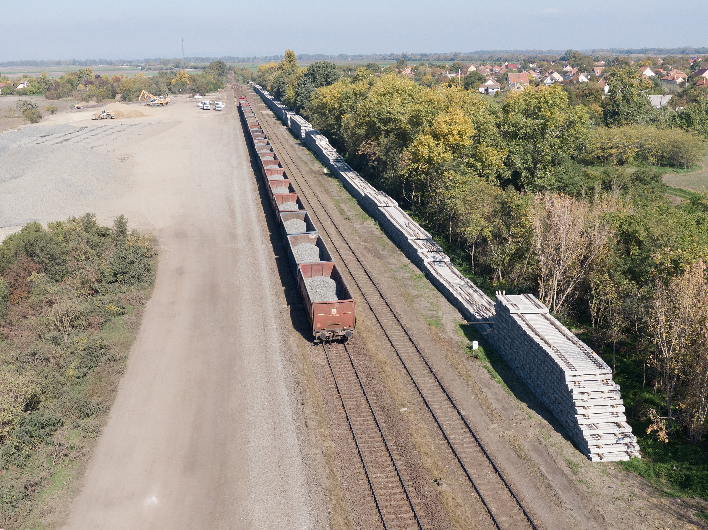 Áron alul vinné a MÁV az egyedülálló anyuka házát a Budapest-Belgrád vasútvonal miatt