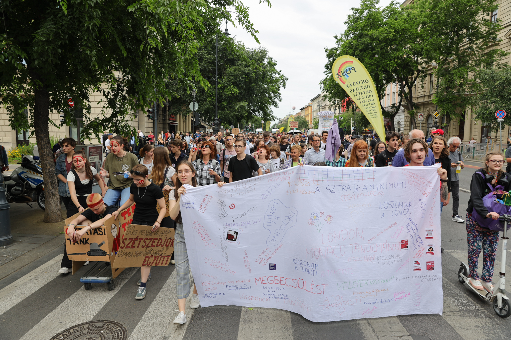 A tiltakozások ellenére benyújtja a státusztörvény tervezetét a Belügyminisztérium a parlamentnek