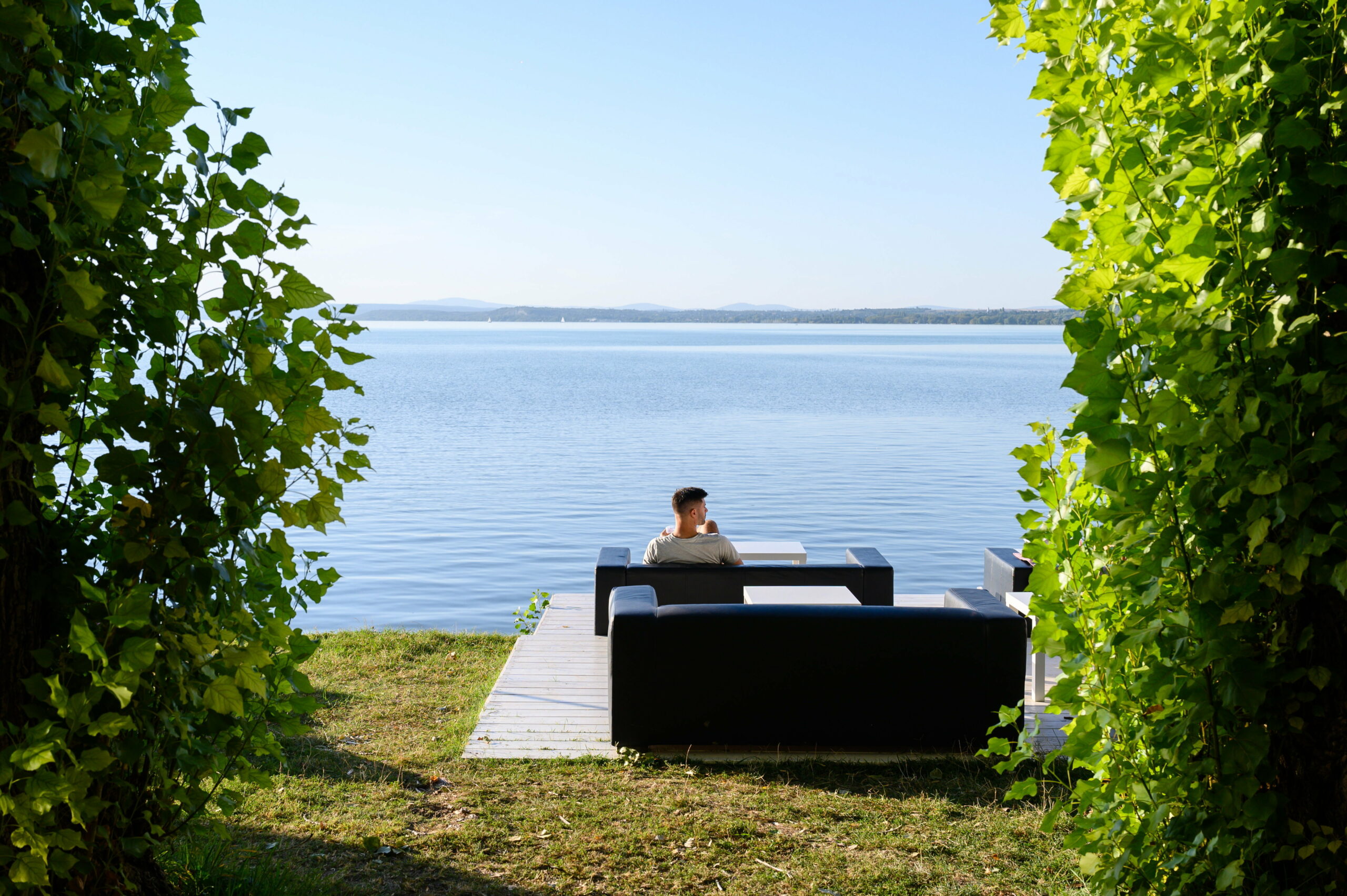 Áll a bál Balatonvilágoson: elvették a strandolóktól a tó egy részét az épülő vízipark miatt