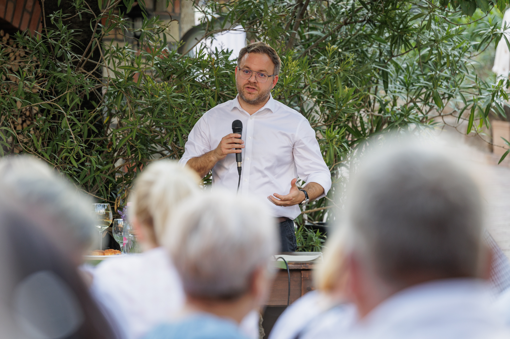 Visszaüzent Azahriahnak Orbán Viktor politikai igazgatója
