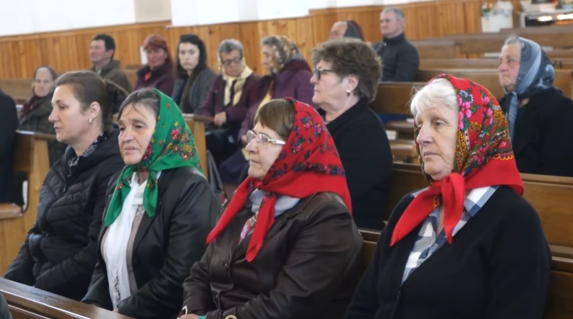 Nemrég még az ördög nyelvének nevezték a magyart, most havi egy misét engedélyeznek a csángóknak az anyanyelvükön