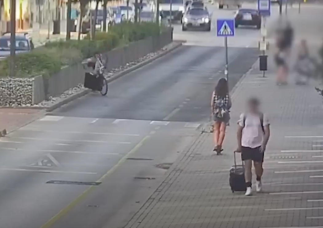 Menekülés közben óriásit perecelt a lopott tévével és bringával egy székesfehérvári tolvaj – videó