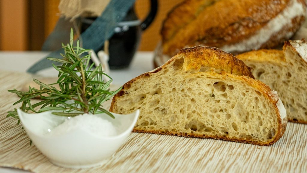 Négyféle lisztből, vadkovásszal készült az év kenyere