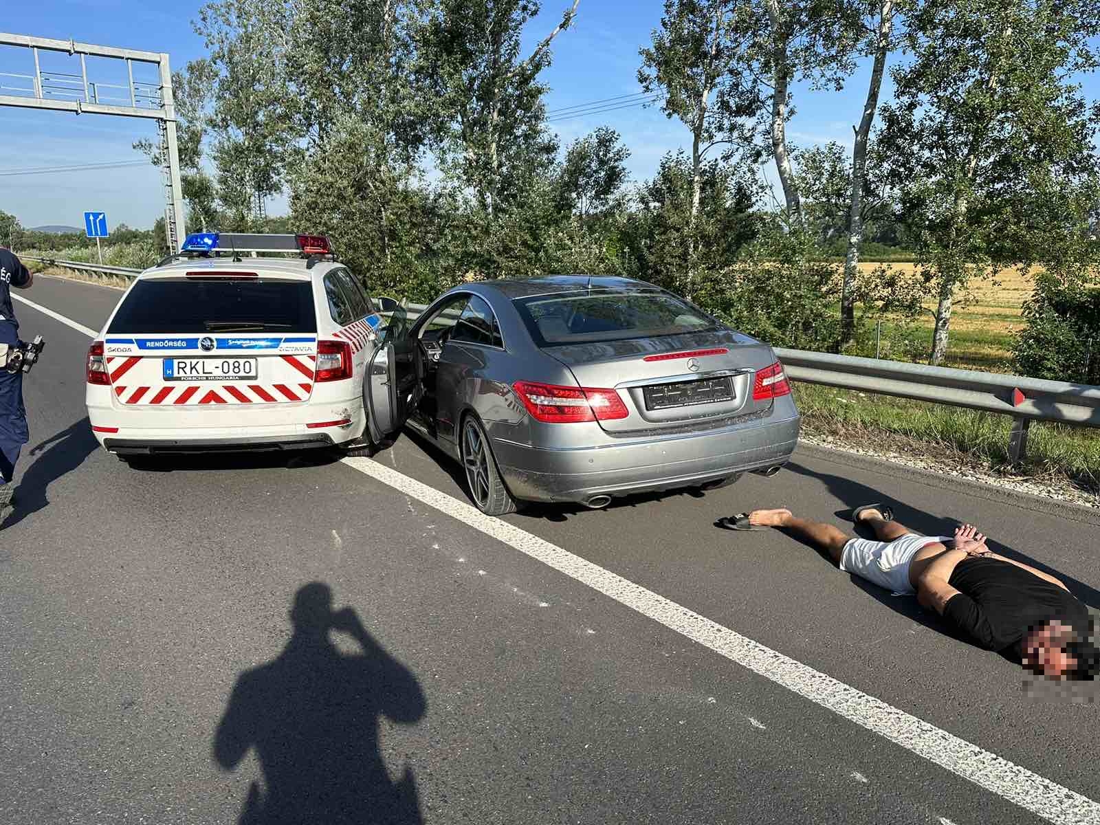 „Dolgozott az adrenalin, de tudtam, higgadtnak kell maradnom” – Ő volt a hős rendőr, aki elfogta az M2-es úton ámokfutó autóst