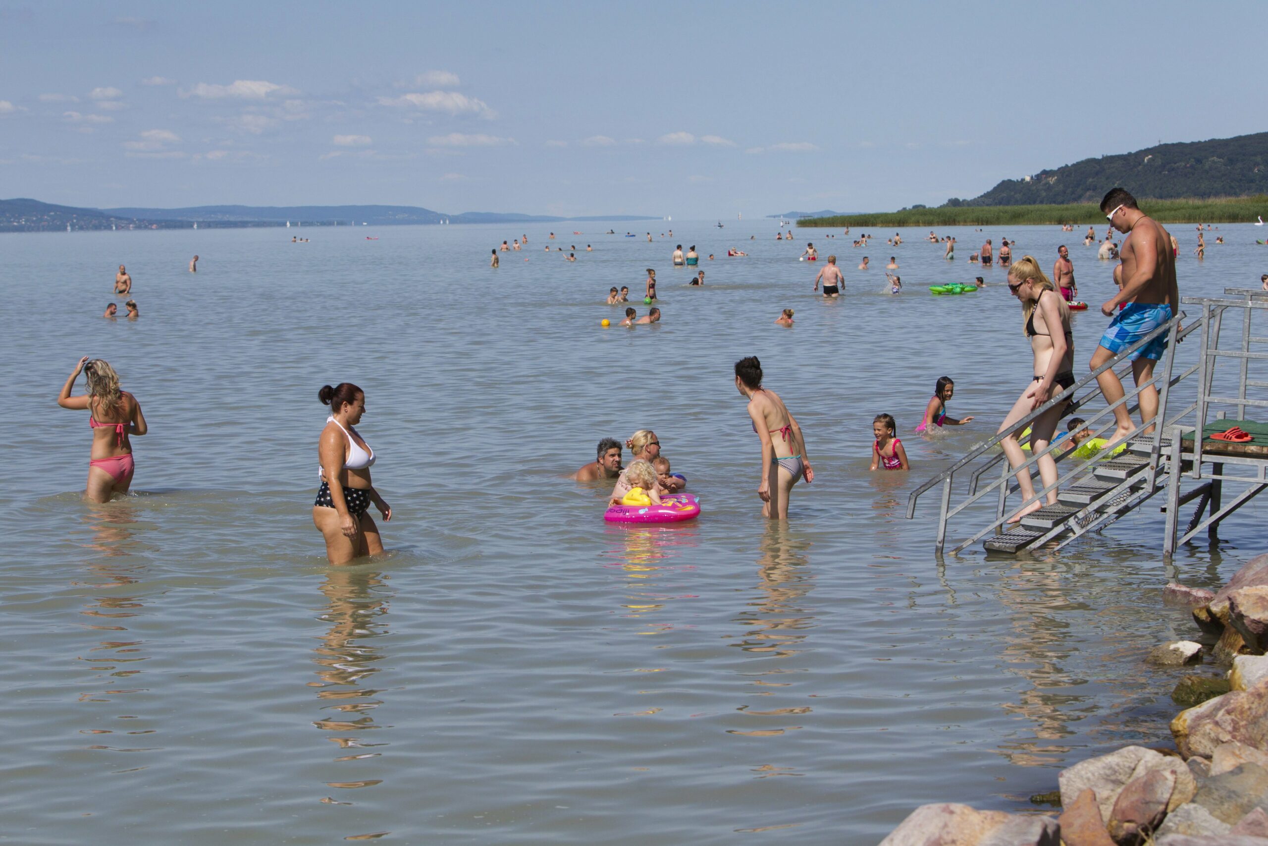 Itt van 60 szabadstrand a Balatonon, ahol ingyen lehet fürödni!