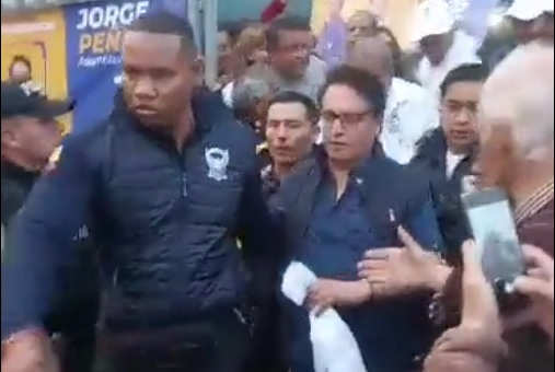Sokkoló videó: a nyílt utcán lőttek fejbe egy elnökjelöltet a drogbandák Ecuadorban