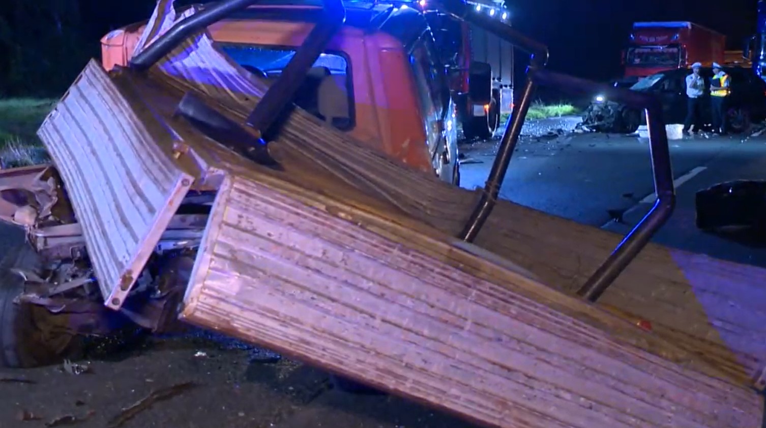 Halálos baleset az M3-on: rommá tört a teherautóba csapódó kocsi – videó