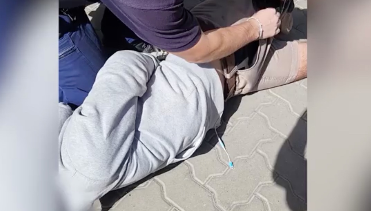 Videón, ahogy a rendőrök elfogják a XIII. kerületben lövöldöző férfit