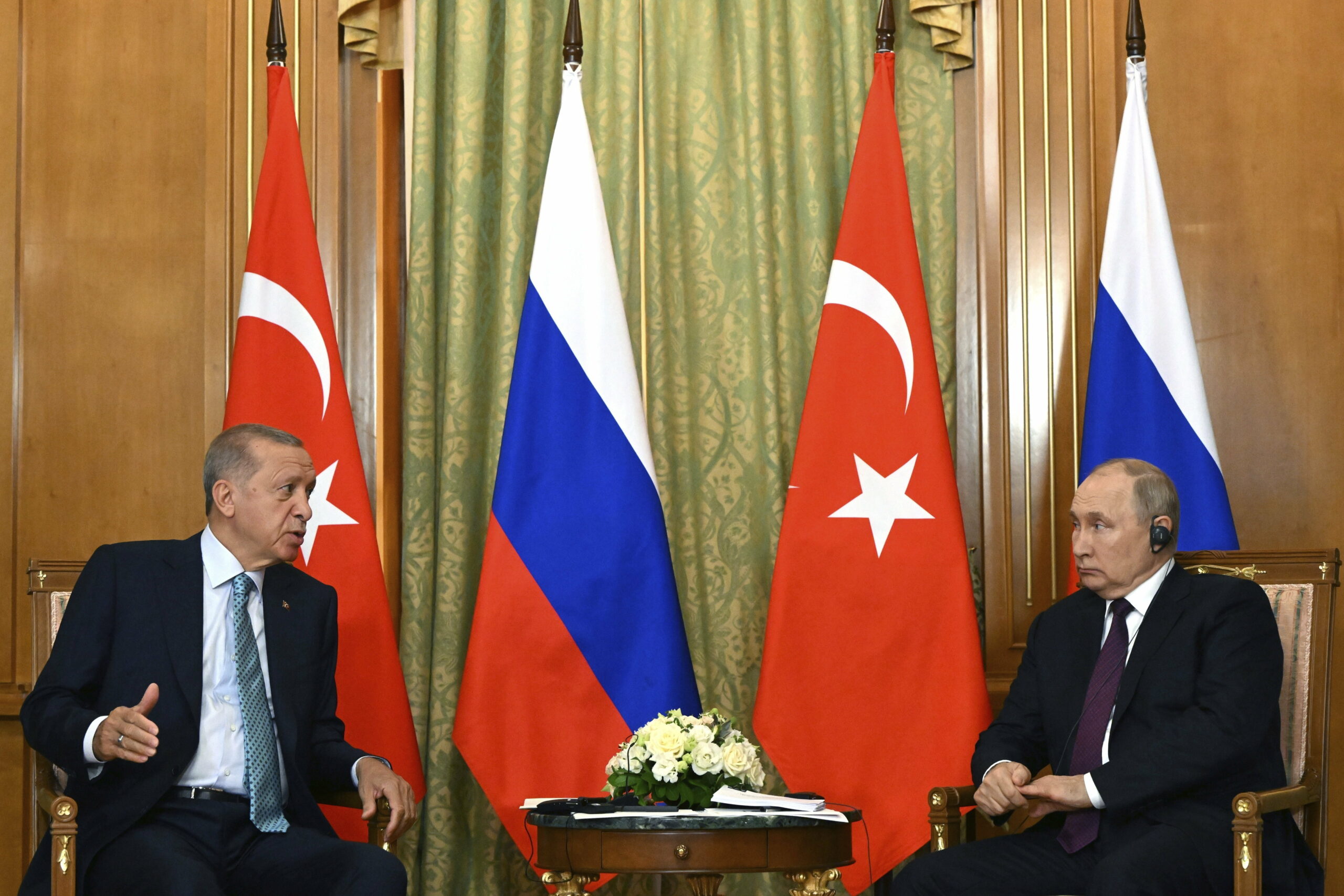 Erdogan véletlenül hadat üzent Oroszországnak, Putyin döbbenten hallgatta – videó