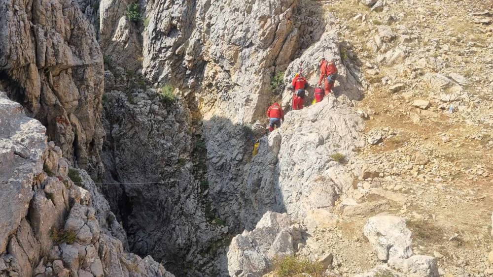 Magyarok segítenek kimenteni 1000 méteres mélységből egy bajba jutott amerikai barlangászt Törökországban