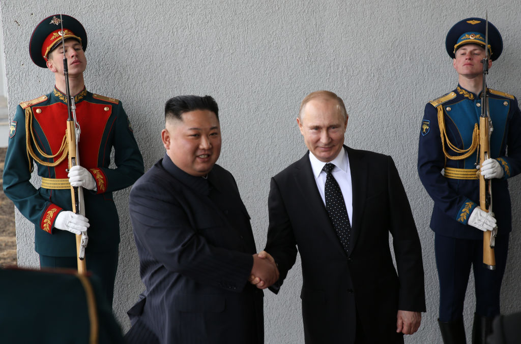 Kim Dzsong Un Putyinhoz utazik, szerdán tárgyalhat egymással a két diktátor