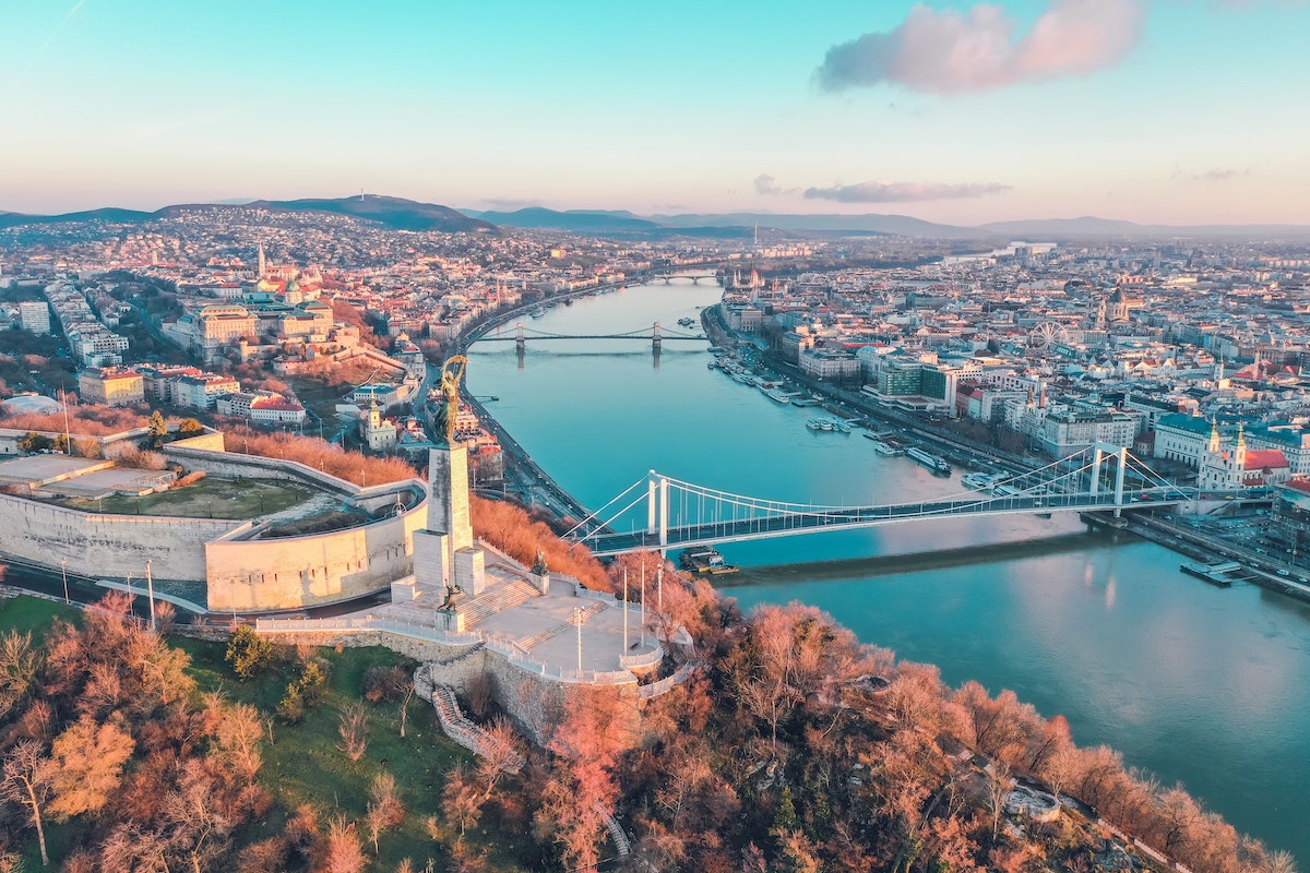 Hamarosan jöhet a szállodai szervizdíj Magyarországon