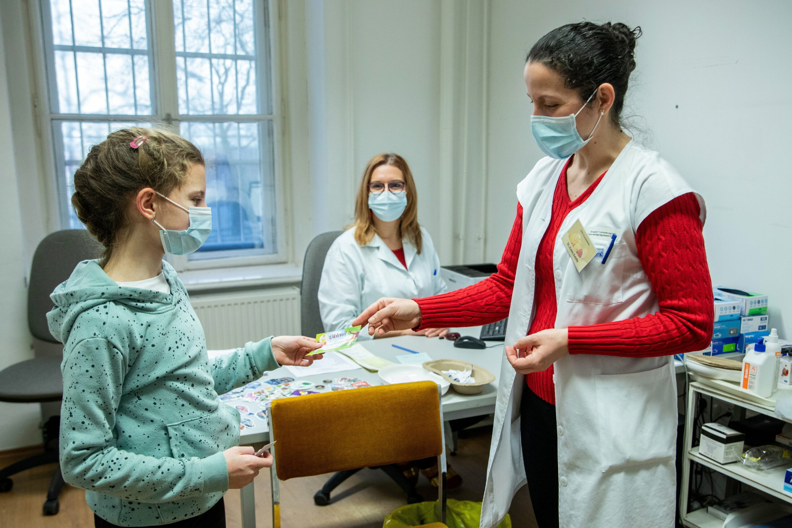 A gyerekek körében is tarol a koronavírus új variánsa, a gyermekorvos szerint azonban komoly aggodalomra egyelőre nincsen ok