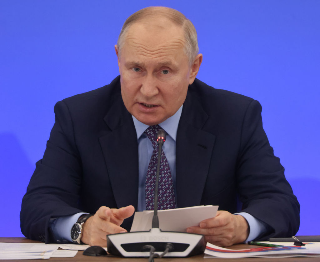 Nekünk kínos nézni: febukkant egy videó Putyinról 30 évvel ezelőttről, amikor még egészen másképp nézett ki, mint most