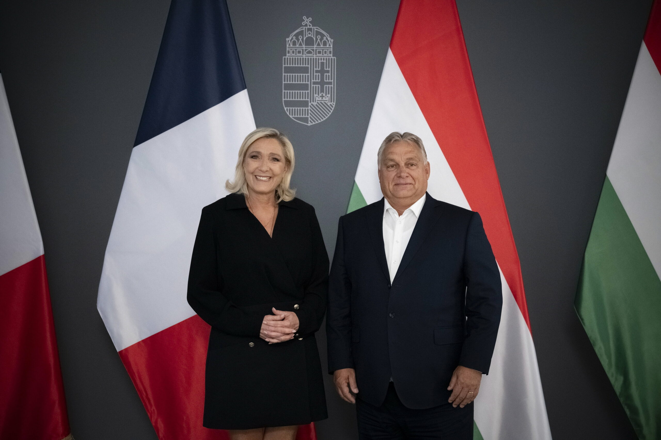 Orbán Viktor a Karmelitában fogadta a szélsőjobbos Marine Le Pent, akivel Brüsszel birodalmi törekvéseiről beszélgettek