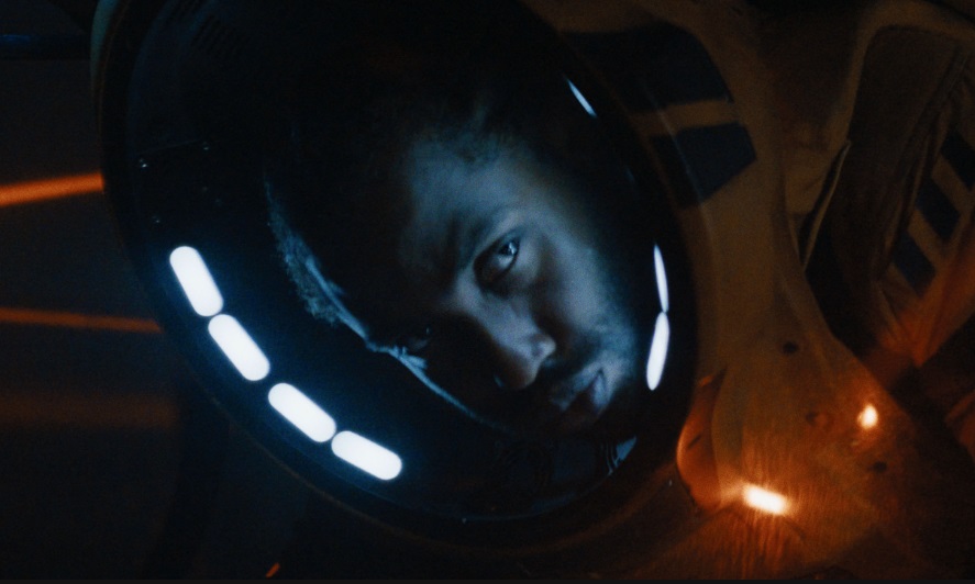 Végre egy okos sci-fi a moziban – Denzel Washington fia kilép apja árnyékából Az alkotóban