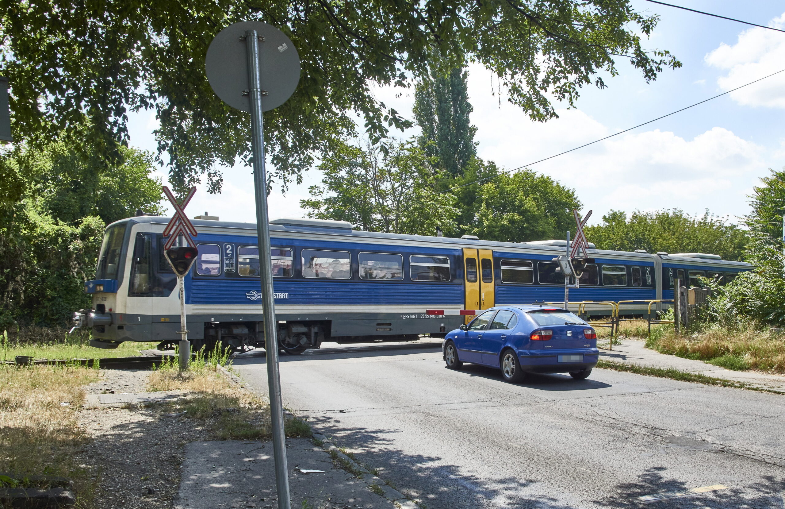 Meghalt az a kerékpárt toló férfi, akit elgázolt a vonat Vecsésnél