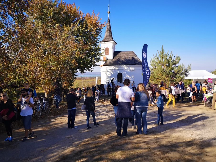 Nyitott pincék, csodás panoráma: újra birtokba vehetjük a balatonlellei Kishegyet a Murci fesztiválon