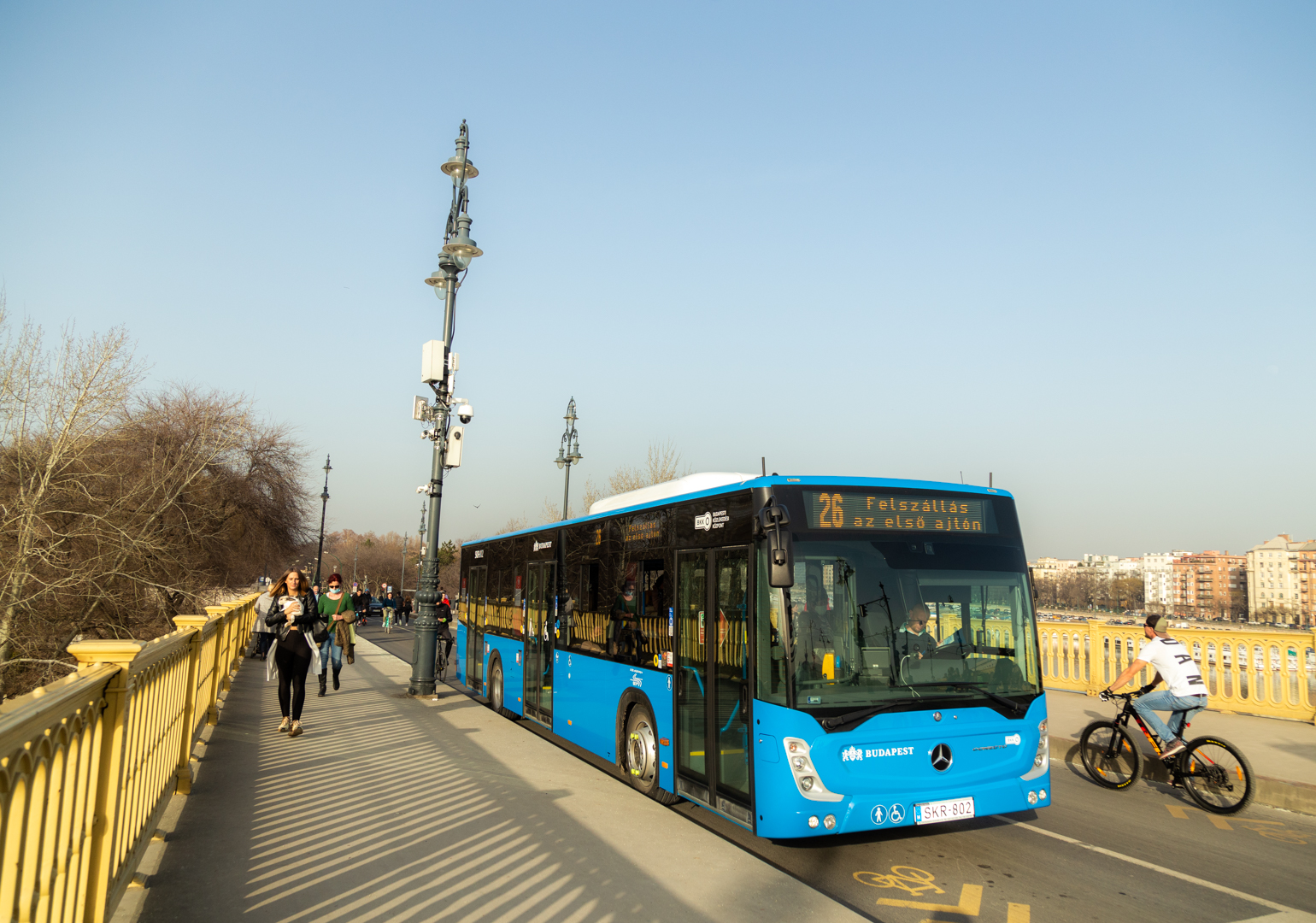 Ázsiai buszsofőrök állhatnak munkába Budapesten novembertől