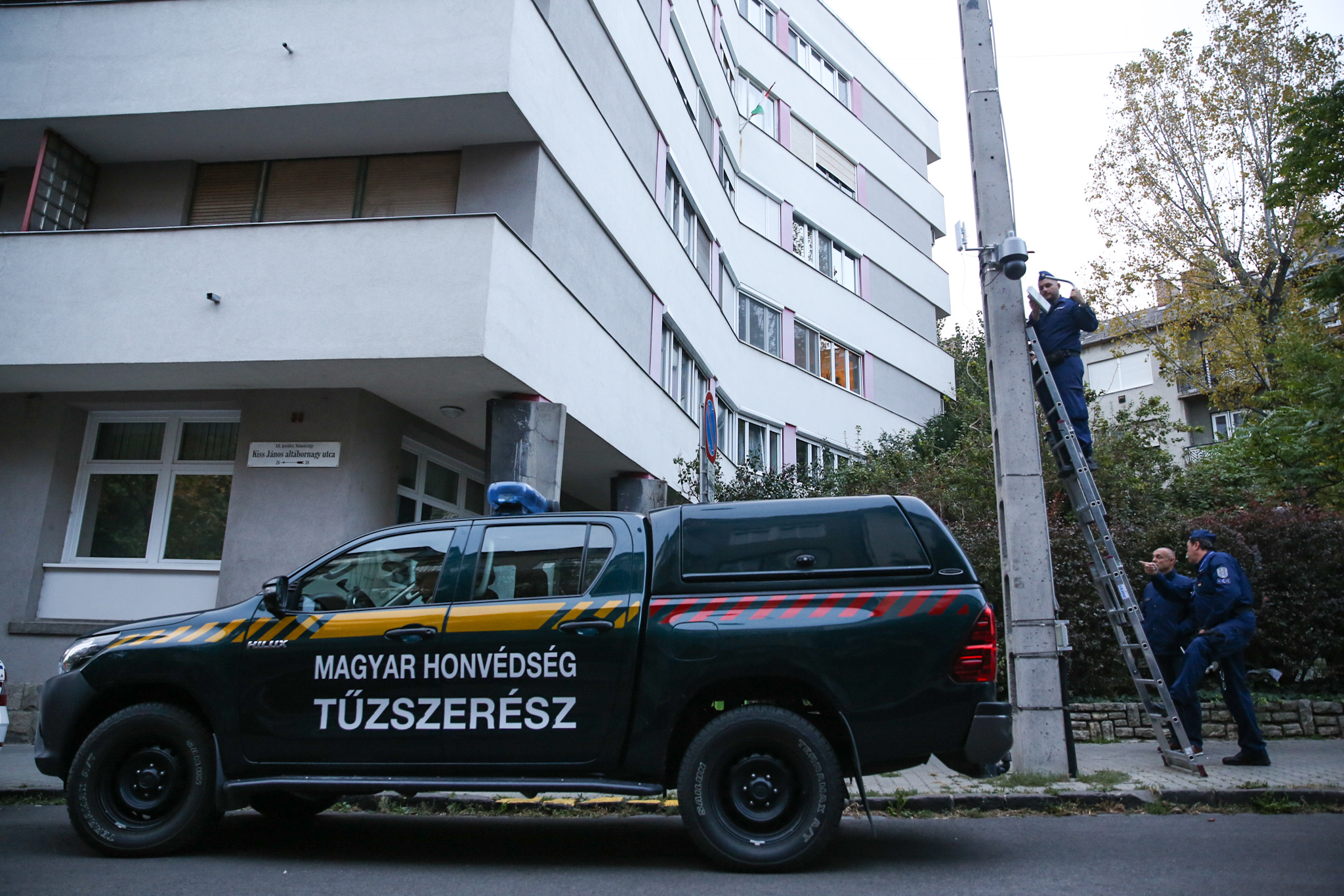 Fotók: több ezer embernek kell elhagynia az otthonát Budán egy világháborús bomba miatt