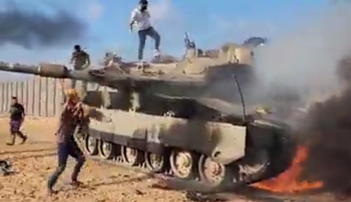 „Háborús helyzet van Izraelben” – katonákat ejtettek túszul, utcai harcok folynak a behatolt Hamász egységekkel