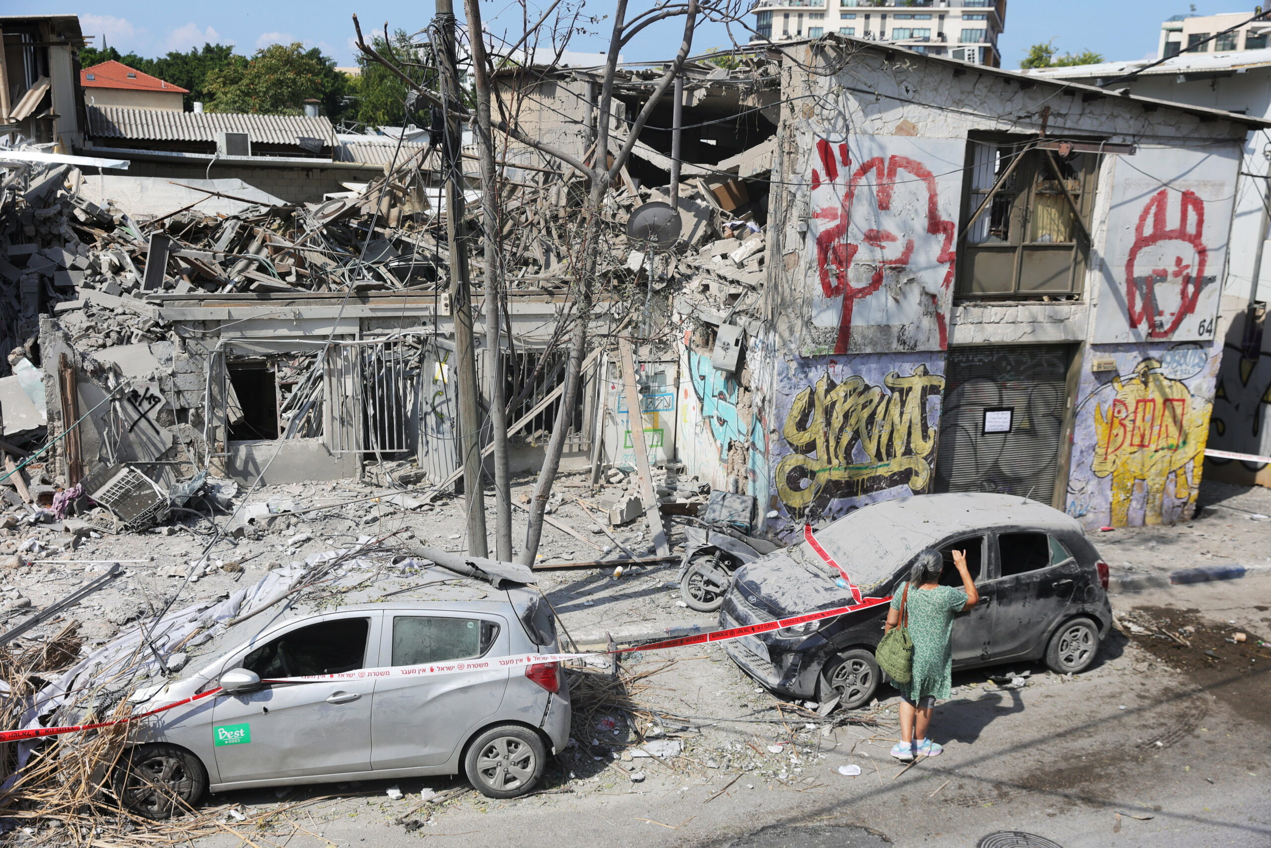 Már több mint hatszáz halálos áldozata van a fegyveres támadásoknak Izraelben