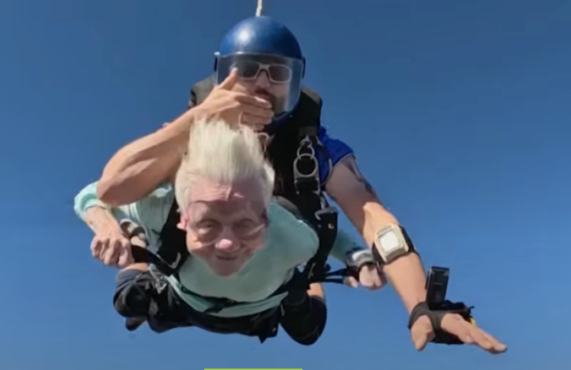 104 évesen megdöntötte az ejtőernyős ugrás világrekordját, majd pár napra rá álmában meghalt