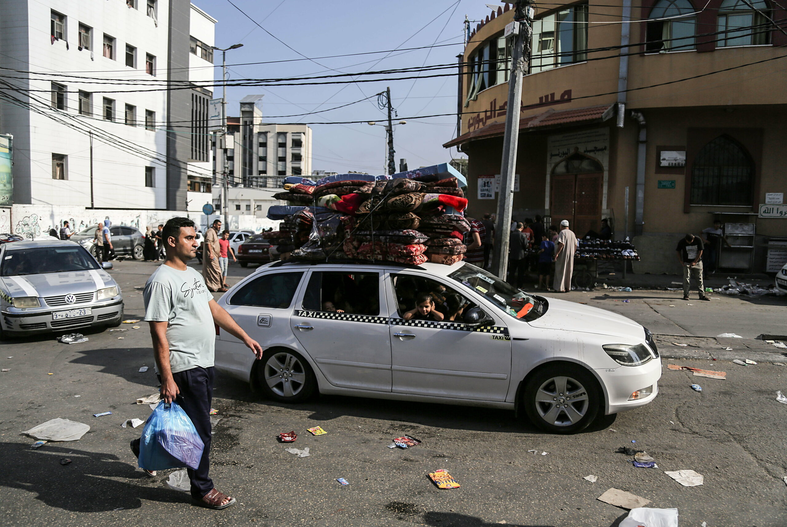 Menekülő palesztinok konvoját érte támadás Gázában, gyerekek is vannak az áldozatok között