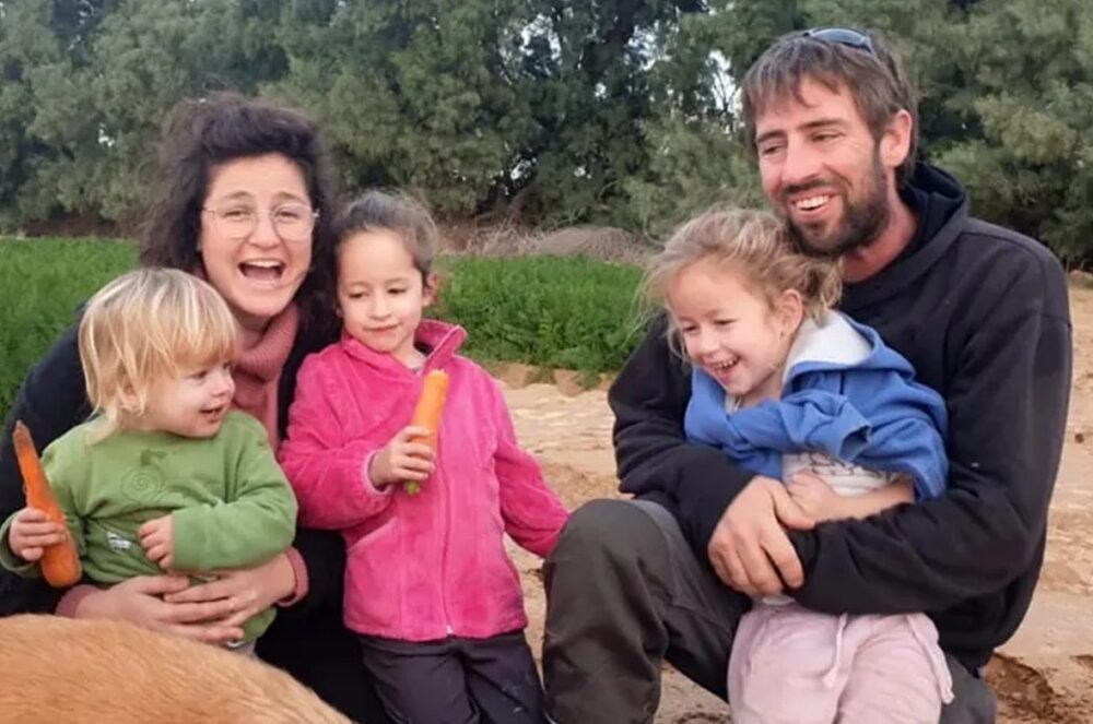 „Itt vannak. Felgyújtanak minket” – haláluk előtt az óvóhelyről üzentek a Hamász által meggyilkolt izraeli-amerikai család tagjai