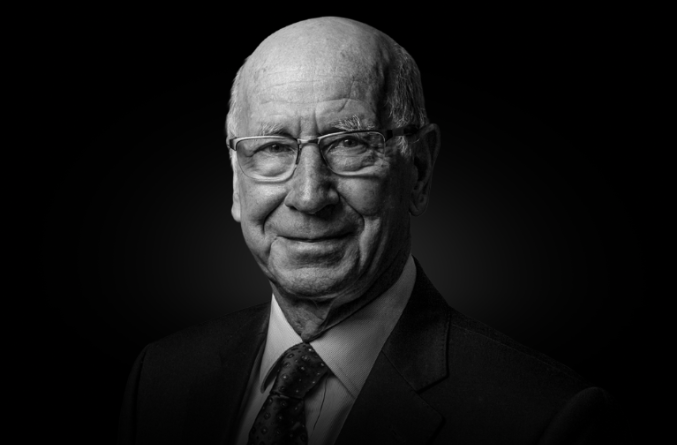 Meghalt Sir Bobby Charlton, a Manchester United világbajnok legendája