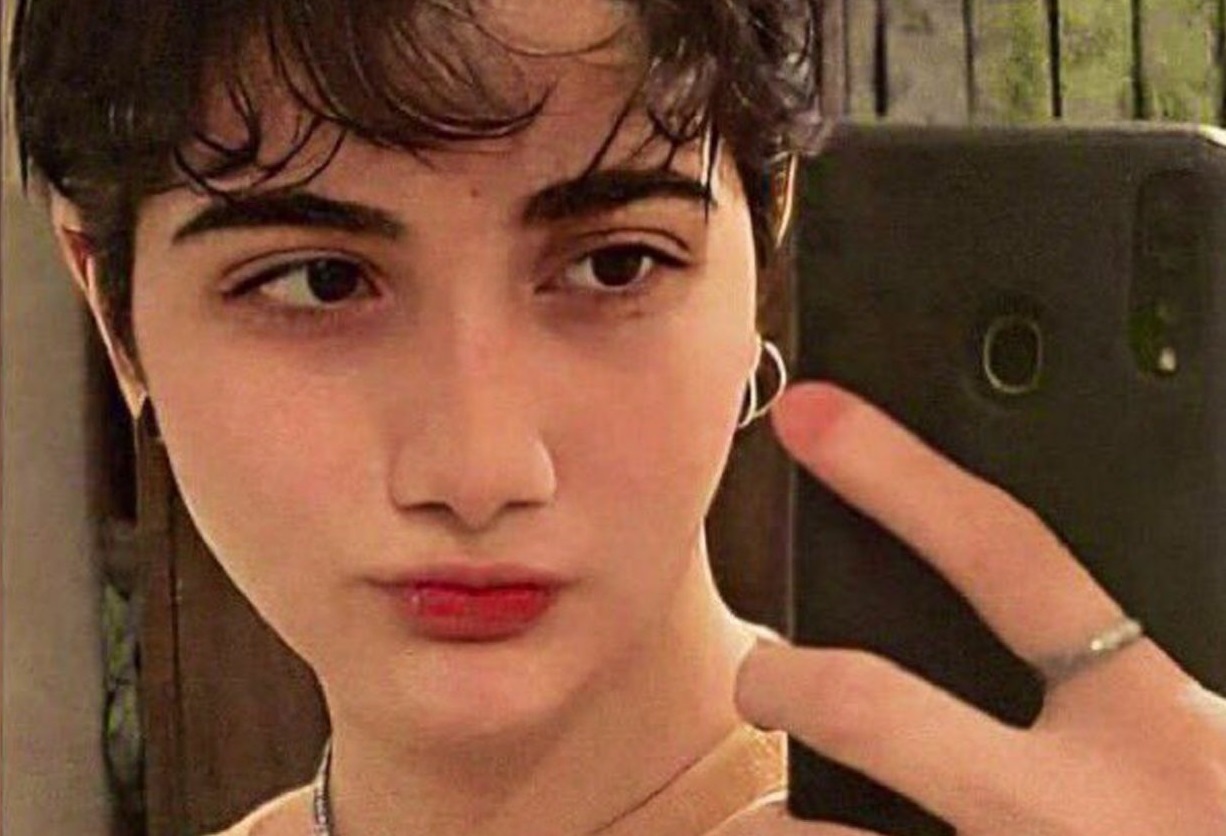 Agyhalott az a 16 éves diáklány, akit azért vert meg az iráni erkölcsrendészet, mert nem viselt fejkendőt