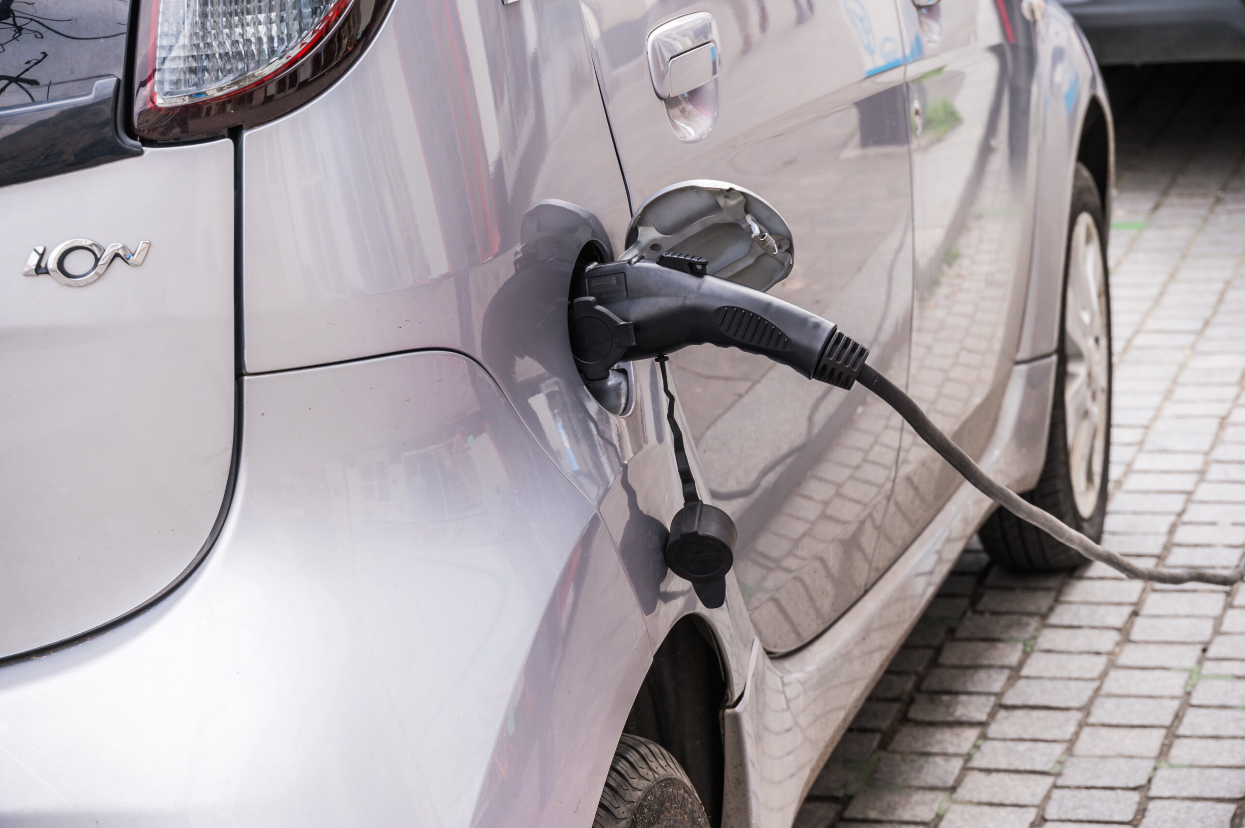1,6 milliárdért vásárolhatnak elektromos autókat a tankerületek – ezt pénzt másra nem lehet felhasználni a Klebelsberg Központ szerint