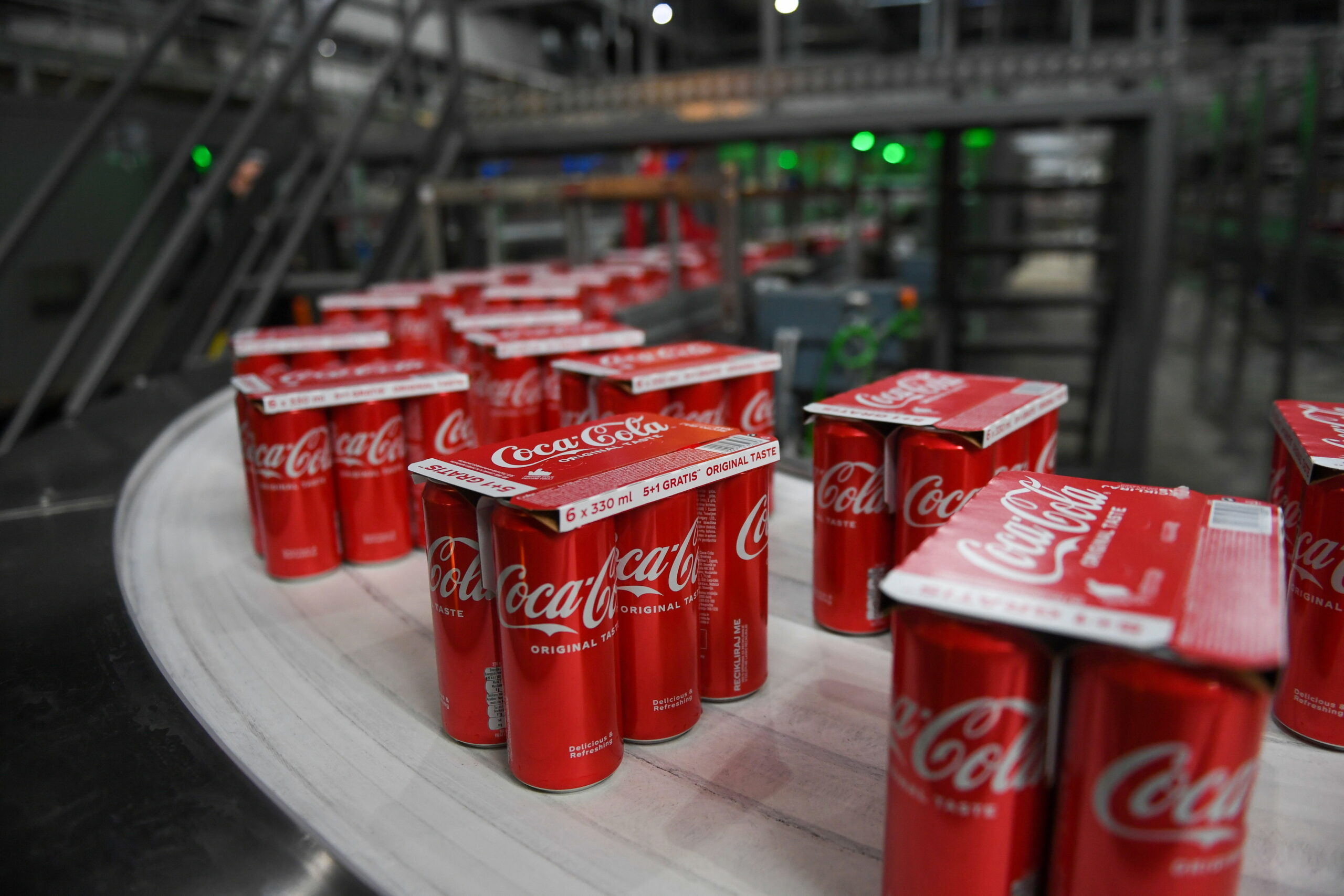 Elmondta a Coca-Cola, hogy kell-e Magyarországon tartani a nyelőcsövet szétmaró italoktól, amik rettegésben tartják a horvátokat